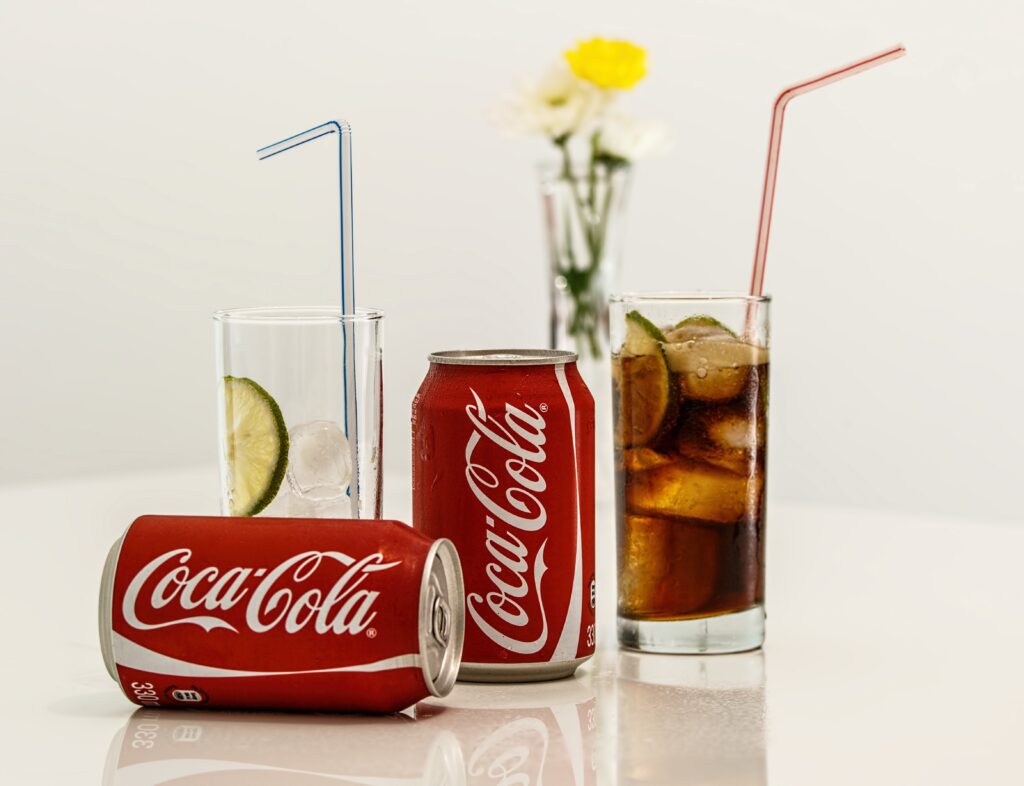 Photo by Pixabay: https://www.pexels.com/photo/coca-cola-cans-and-glasses-with-lines-50593/